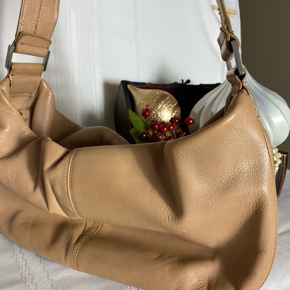 Tan genuine leather ladies handbag Luis Esteve made in Spain.Wide shoulder strap - Picture 6 of 16